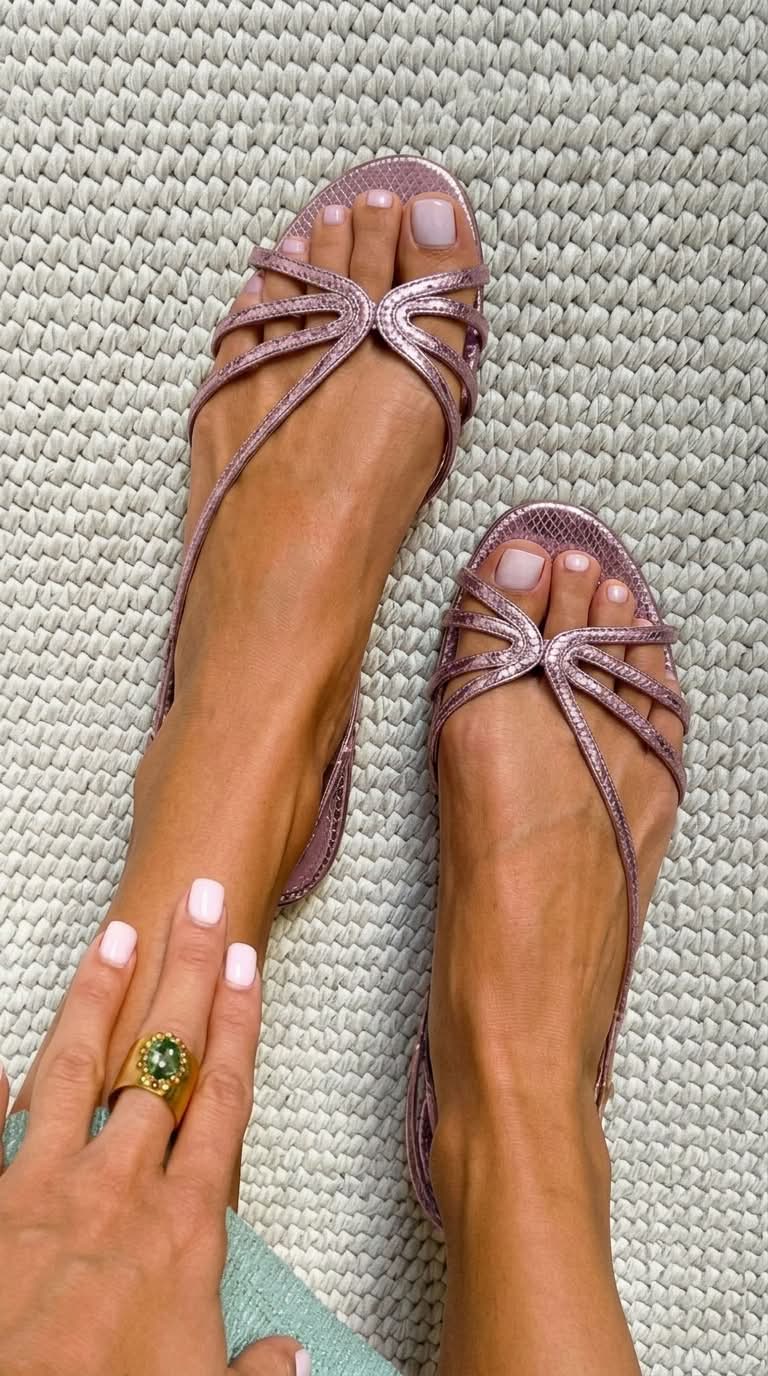 Dorada™ | Flat Golden Sandals with Thin Straps