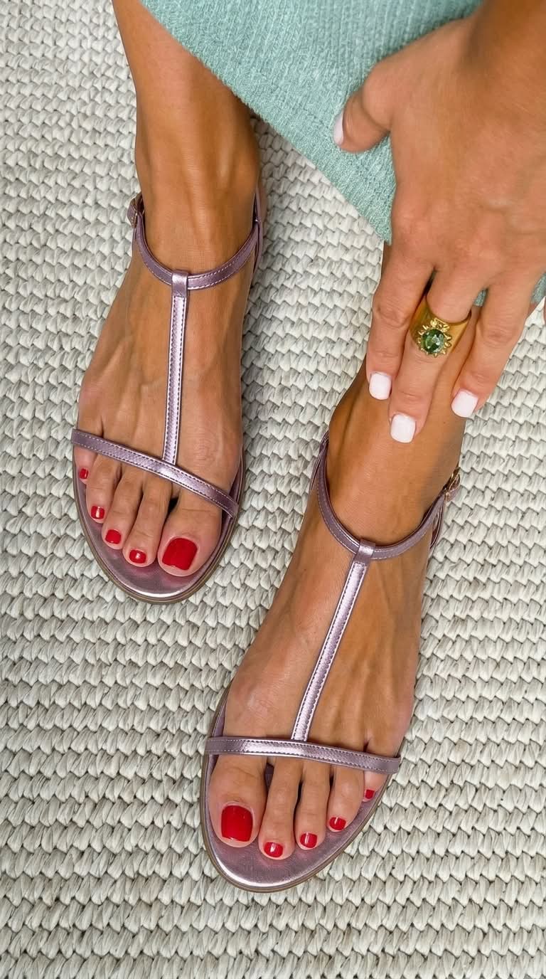 Elara™ | Minimalist Gold Flat Sandals