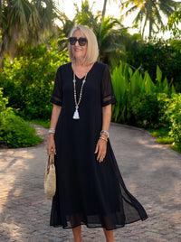 Auris – Flattering Midi Dress